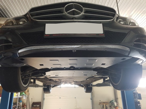 Ocelový kryt motoru Mercedes E-Classe W212 - 4x4 (2009-2016)Mercedes E-Classe