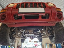 Ocelový kryt převodovky Jeep Cherokee - KJ (2001-2008)